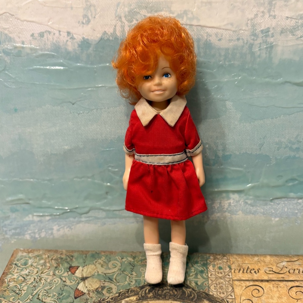 1982 Knickerbocker Toys Little Orphan Annie 6" doll from "The World of Annie"
